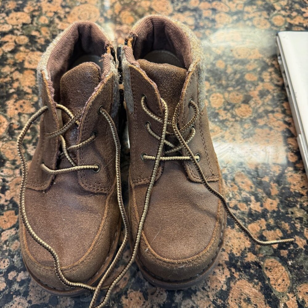 Ugg Shoes, Boy size